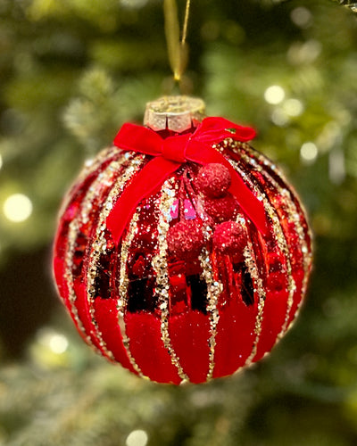 RED WITH GOLD RIBBED GLASS ROUND HANGING ORNAMENT JQAM208