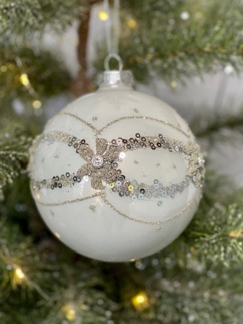 WHITE FLORAL ROUND ORNAMENT - JQAM311