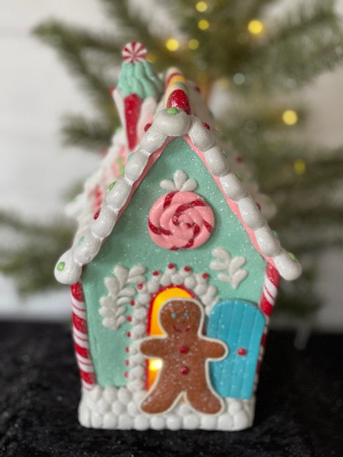 LED CANDY HOUSE WITH GINGERBREAD MAN BXB037