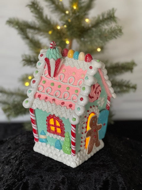 LED CANDY HOUSE WITH GINGERBREAD MAN BXB037