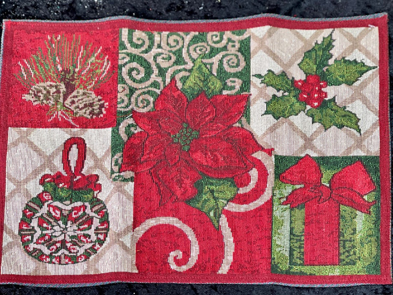 RED/GREEN HOLLY POINSETTIA PATCHWORK PLACEMAT 42783102