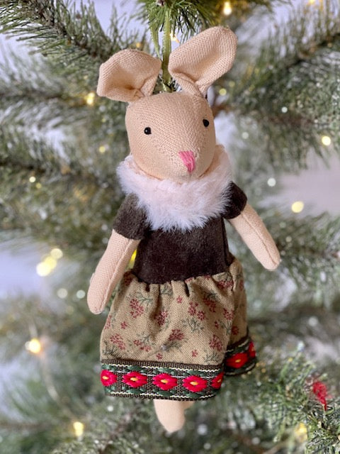 GWENDOLYN MOUSE IN GREEN DRESS HANGING CXS062