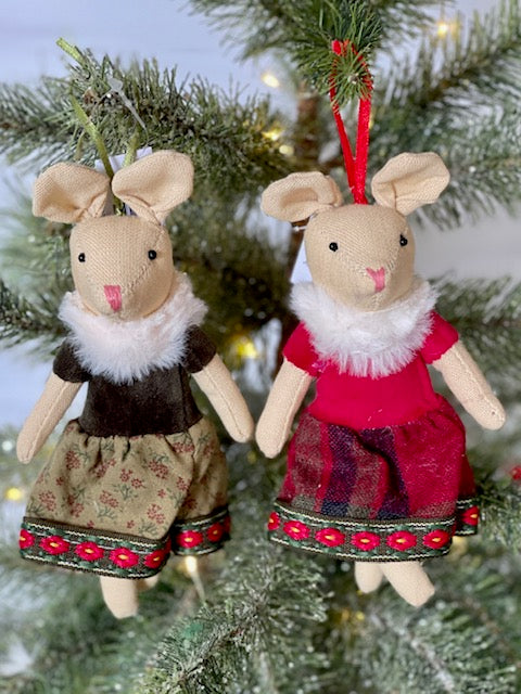 GWENDOLYN MOUSE IN GREEN DRESS HANGING CXS062