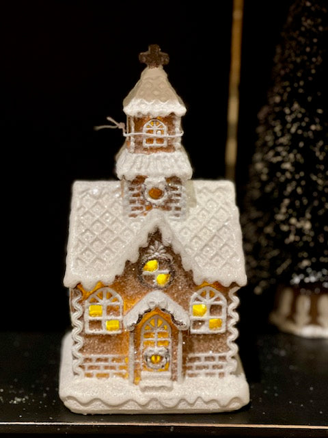 SMALL GINGERBREAD CHURCH DXJ014