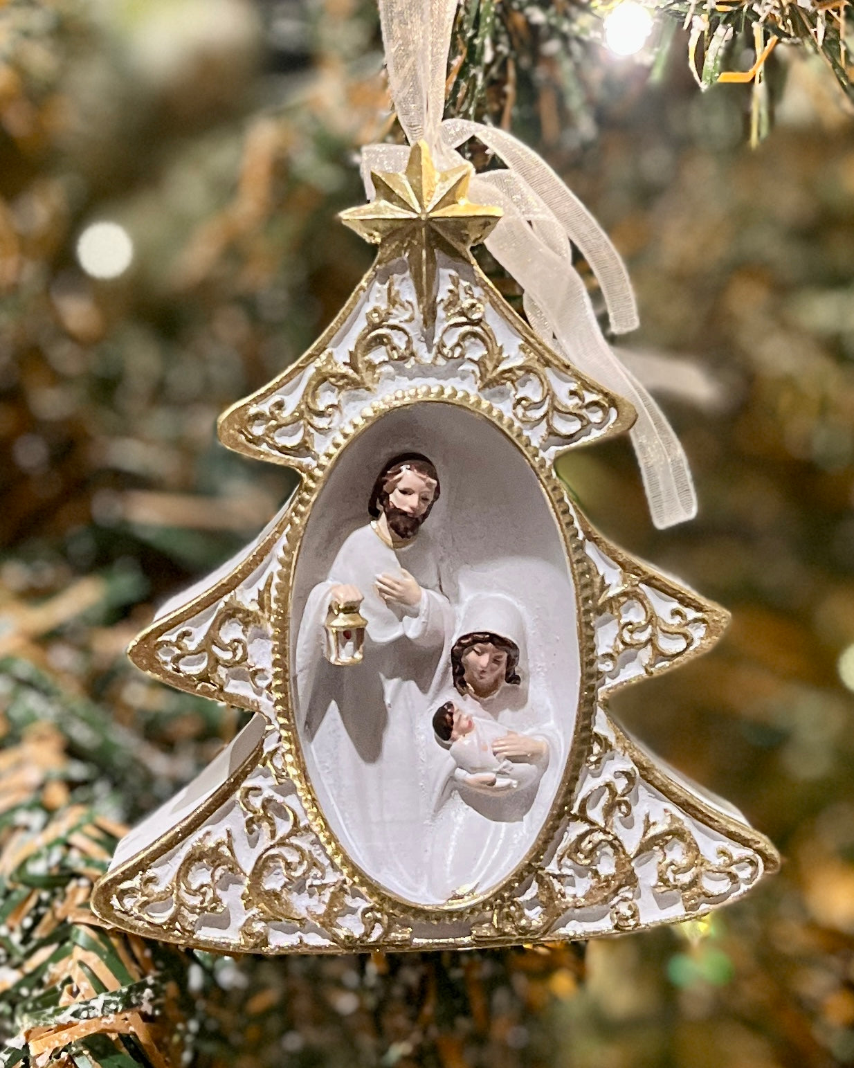WHITE AND GOLD TREE NATIVITY HANGING ORNAMENT DXJ042