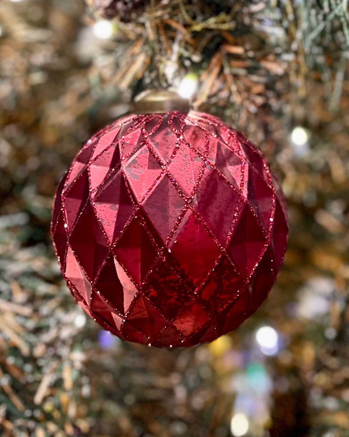 MATT RED QUILTED BAUBLE DXE033
