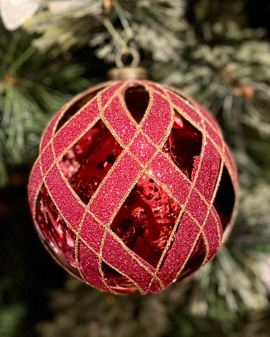 BURGUNDY LATTICE SHATTERPROOF BAUBLE DXE049