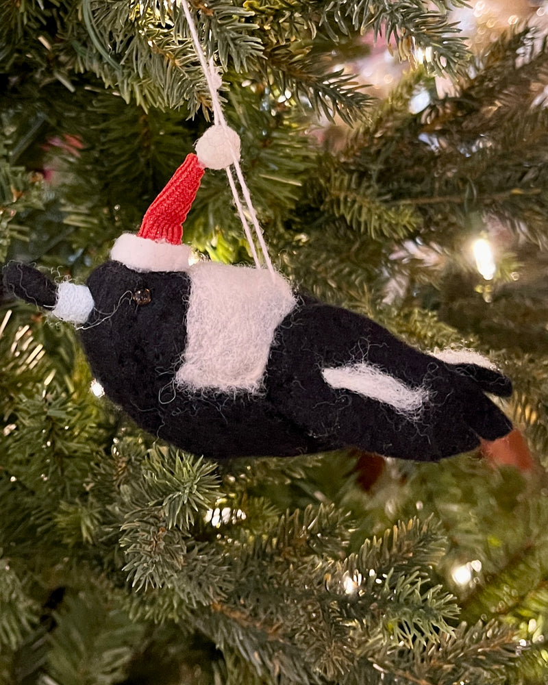 WOOL MAGPIE WITH SANTA HAT HANGING ORNAMENT DXH012