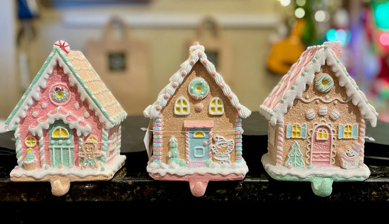 GINGERBREAD HOUSE STOCKING HOLDER WITH SNOWMAN DCS001A