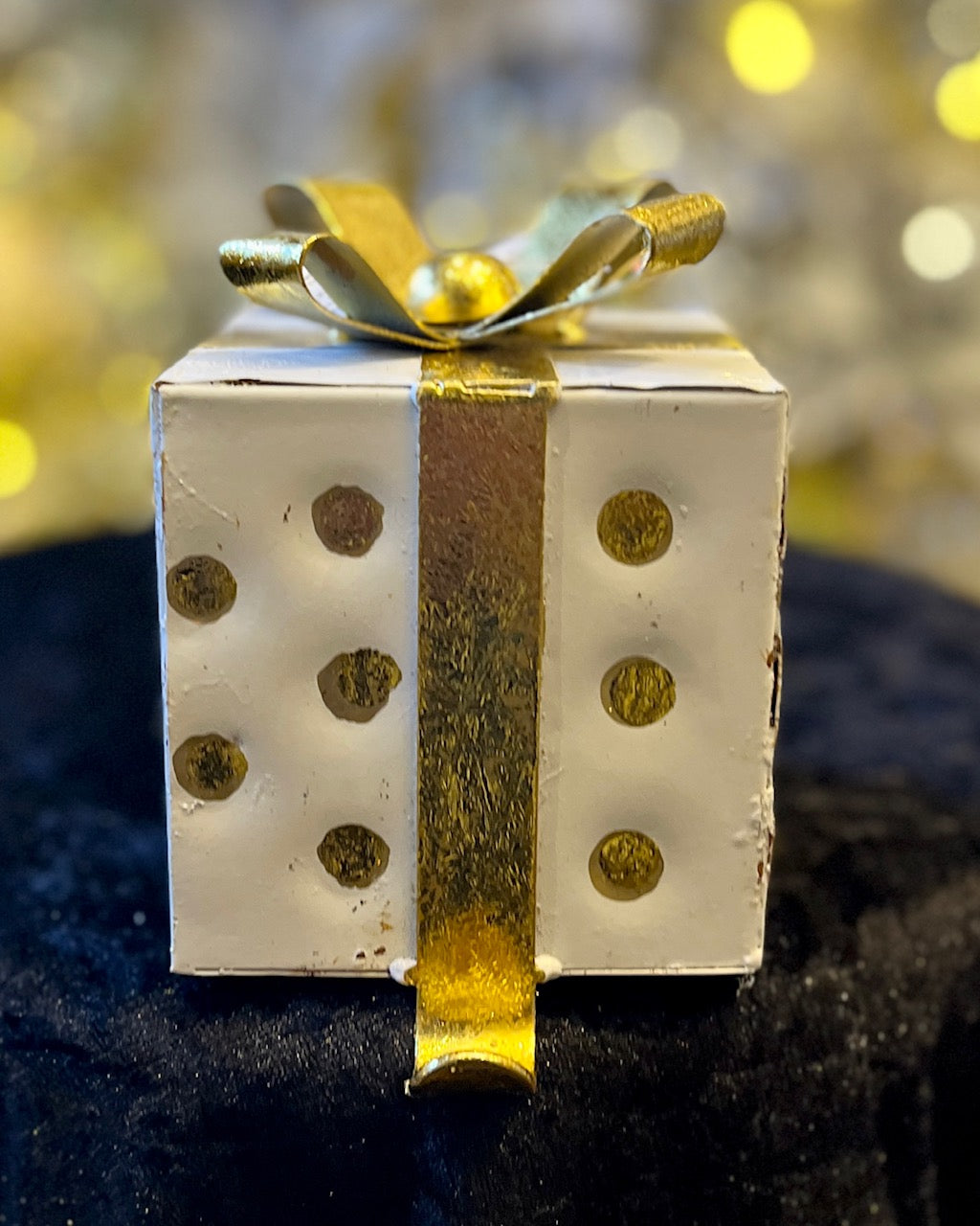WHITE & GOLD POLKA GIFT BOX STOCKING HOLDER DCS017A