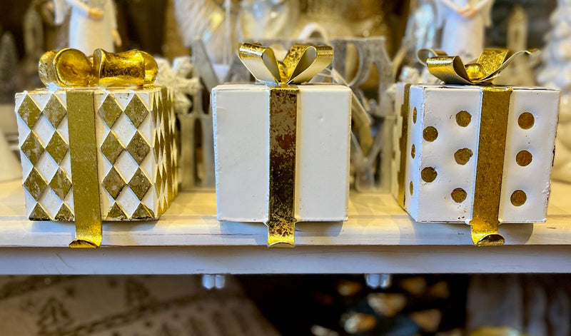 WHITE & GOLD POLKA GIFT BOX STOCKING HOLDER DCS017A