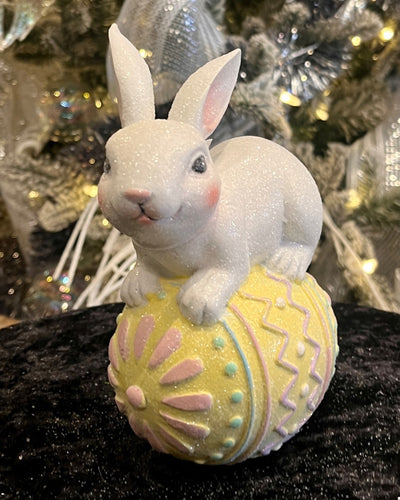 RABBIT BALANCING ON PASTEL EGG ESS001