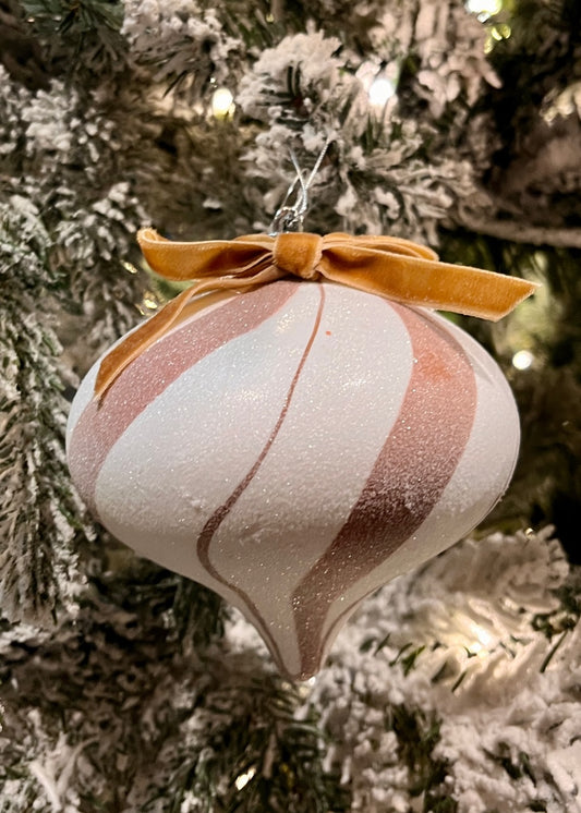 WHITE GINGERBREAD SWIRL ONION BAUBLE EXZ207