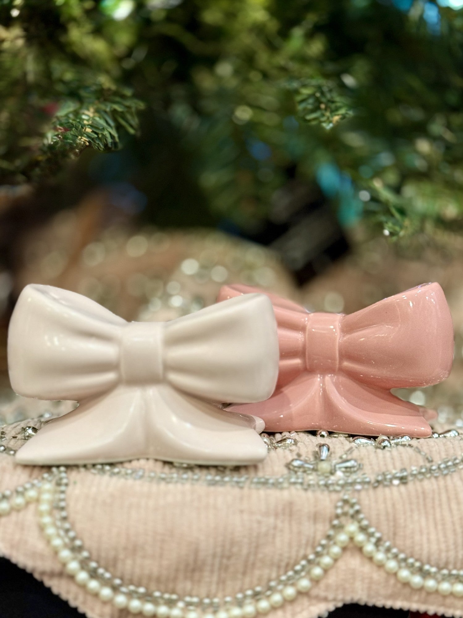 CERAMIC PINK BOWS SALT AND PEPPER SHAKERS ECV006