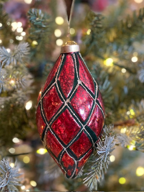 RED & GREEN QUILTED TEARDROP GLASS HANGING ORNAMENT ECD077