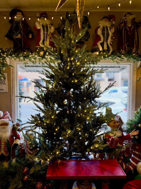 5.5 FT GRAND SPRUCE TREE - 400 LED EXL001 (PICK UP IN STORE ONLY)