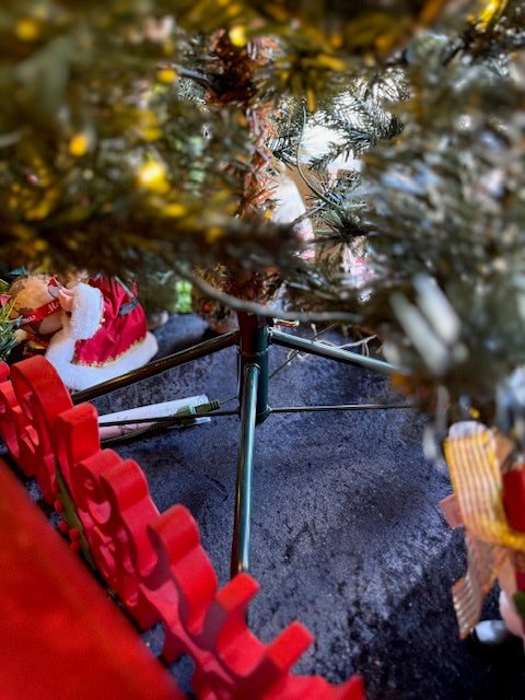 5.5 FT GRAND SPRUCE TREE - 400 LED EXL001 (PICK UP IN STORE ONLY)