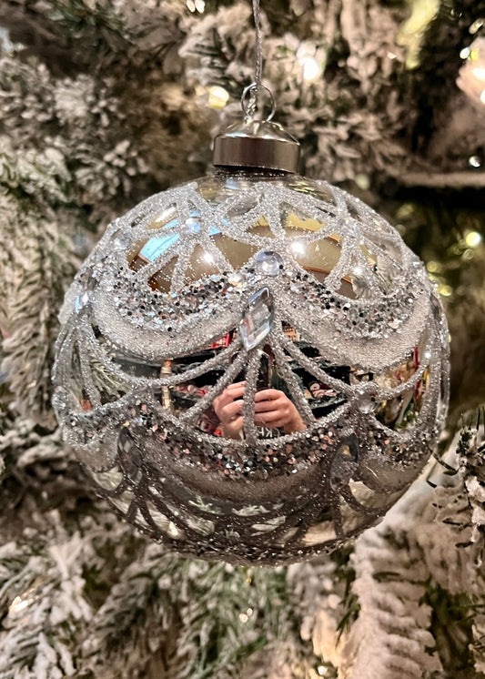SILVER BEADED VICTORIAN ROUND GLASS ORNAMENT ECI063