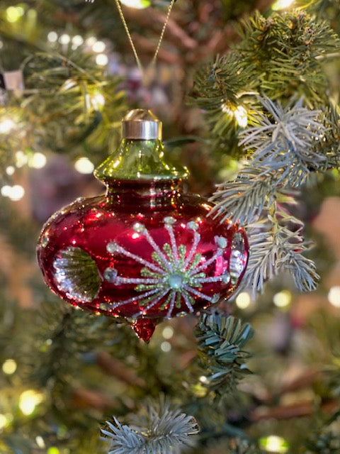 RETRO RED WITH GREEN CENTRE ONION GLASS HANGING ORNAMENT ECI172