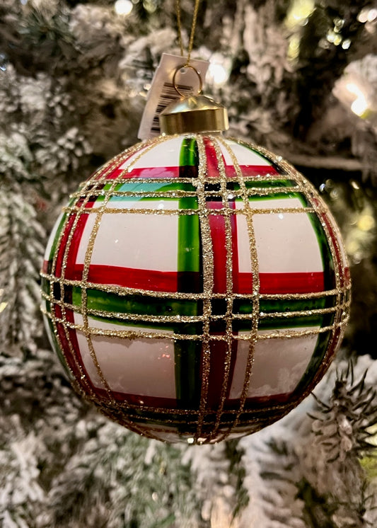 WHITE WITH RED/GREEN/GOLD TARTAN ROUND GLASS ORNAMENT ECI208