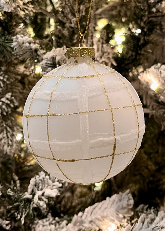 WHITE TARTAN ROUND BAUBLE EXR042