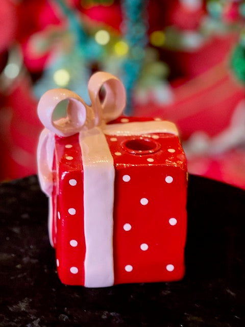 RED PRESENT CANDLE HOLDER ECA075A