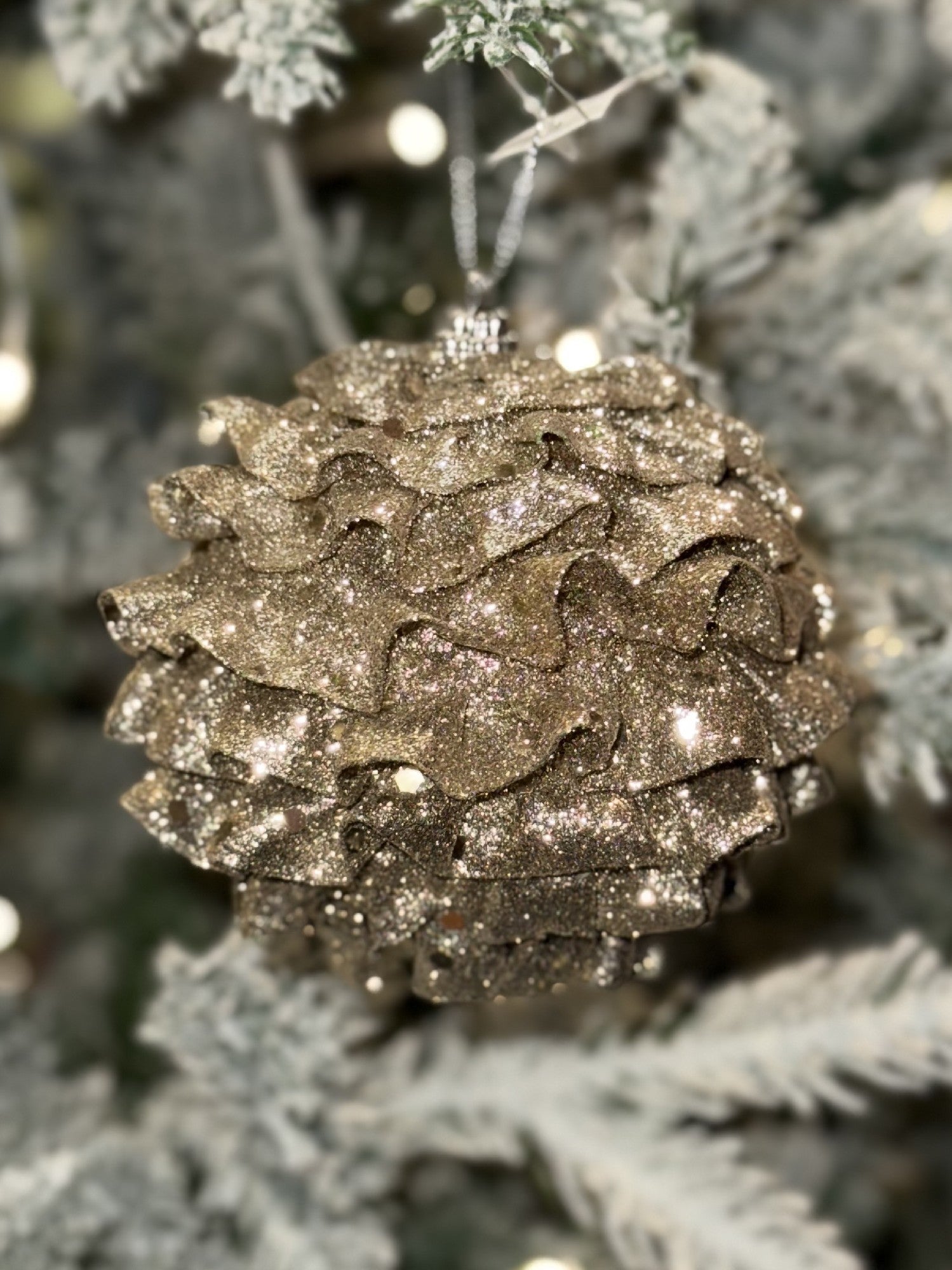 CHAMPAGNE RUFFLES BAUBLE EXZ121