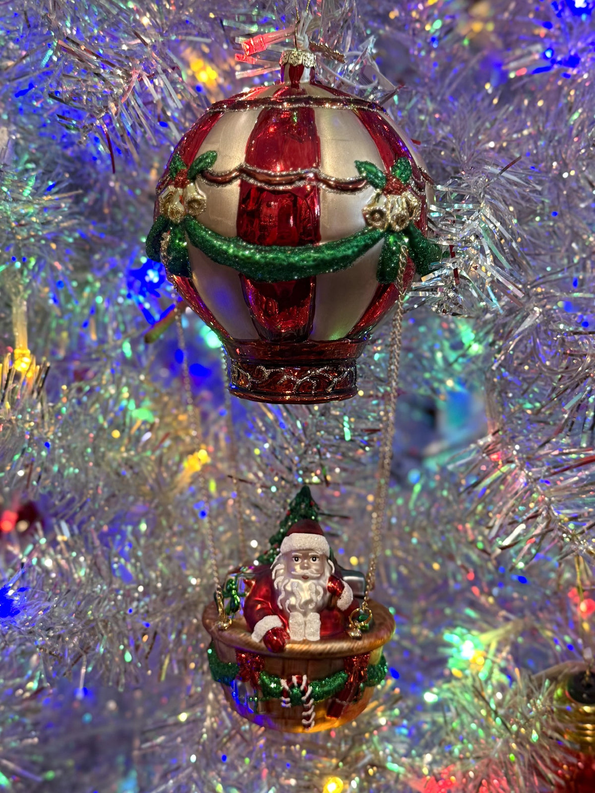 SANTA HOT AIR BALLOON GLASS ORNAMENT FCA156