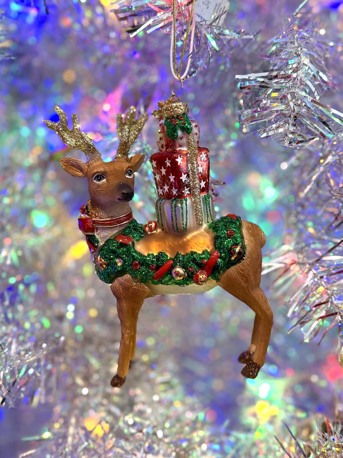 REINDEER WITH PRESENTS GLASS ORNAMENT FCA158