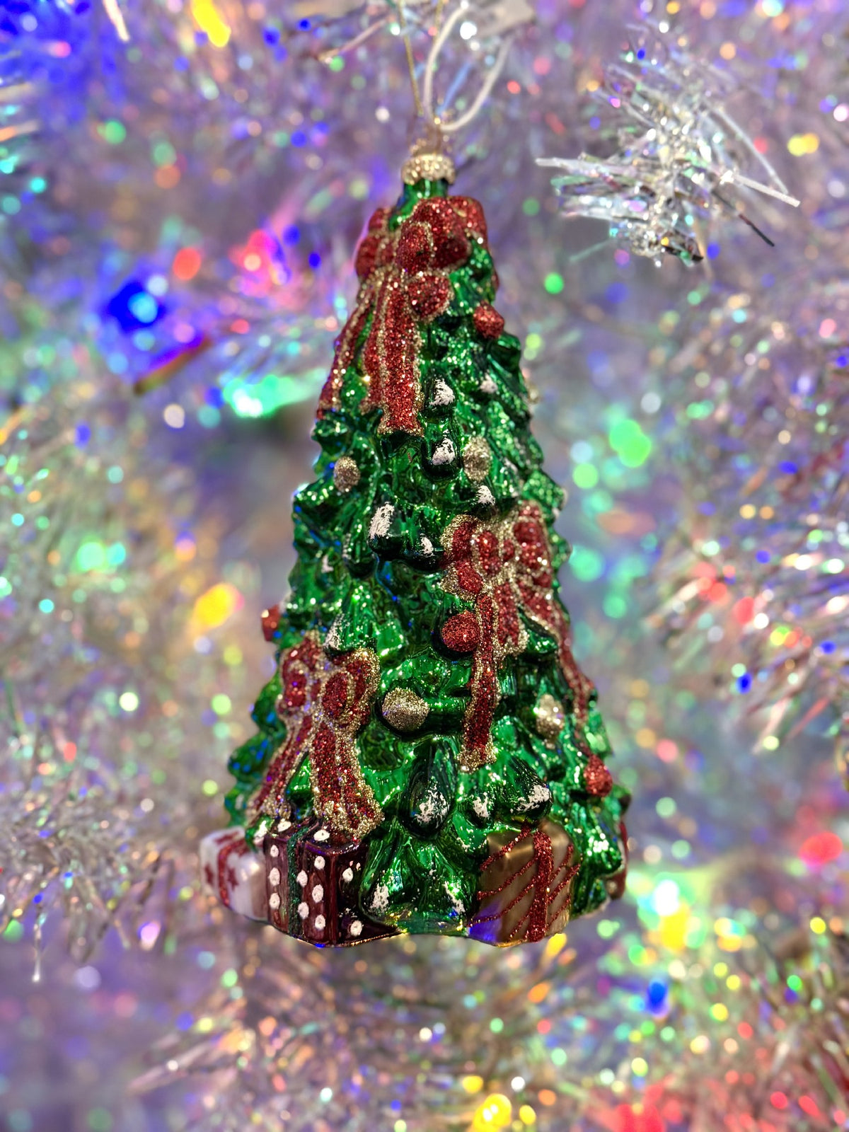 TREE WITH GIFTS GLASS ORNAMENT FCA163