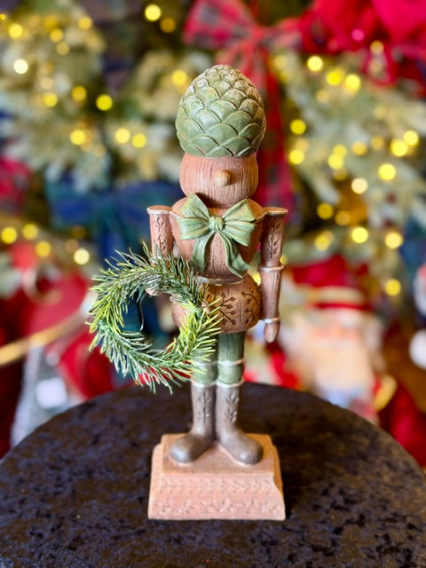 Pinecone Nutcracker With Wreath FXC003