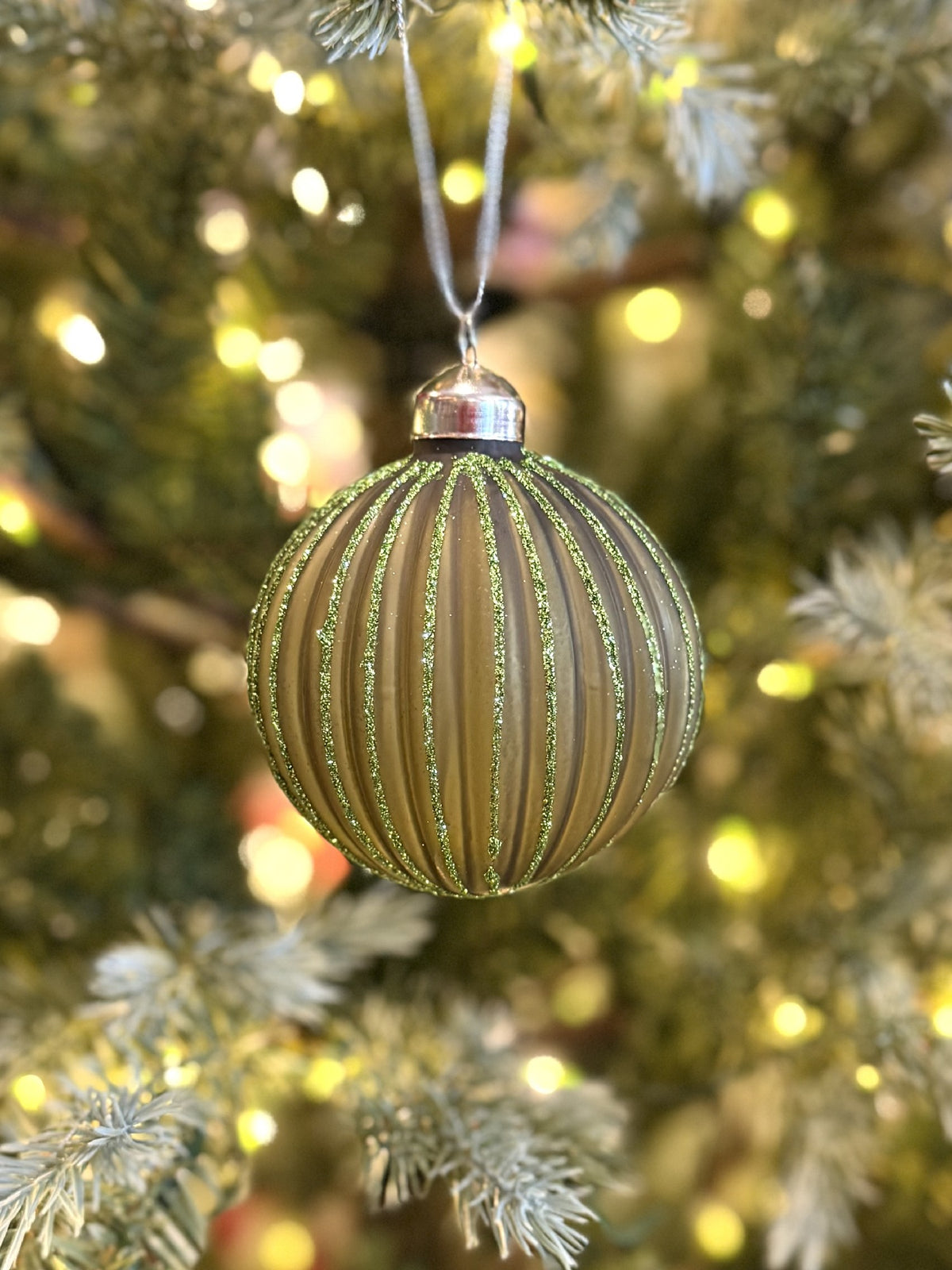 GREEN FROSTED RIB BAUBLE FXR019