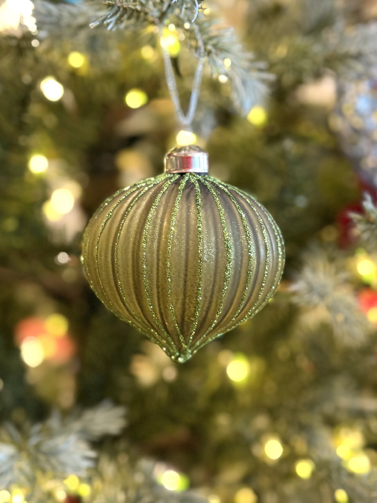 GREEN FROSTED RIB ONION BAUBLE FXR020