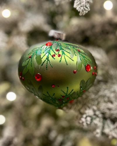 GREEN LEAVES & BERRIES GLASS ONION HANGING ORNAMNT RAM126