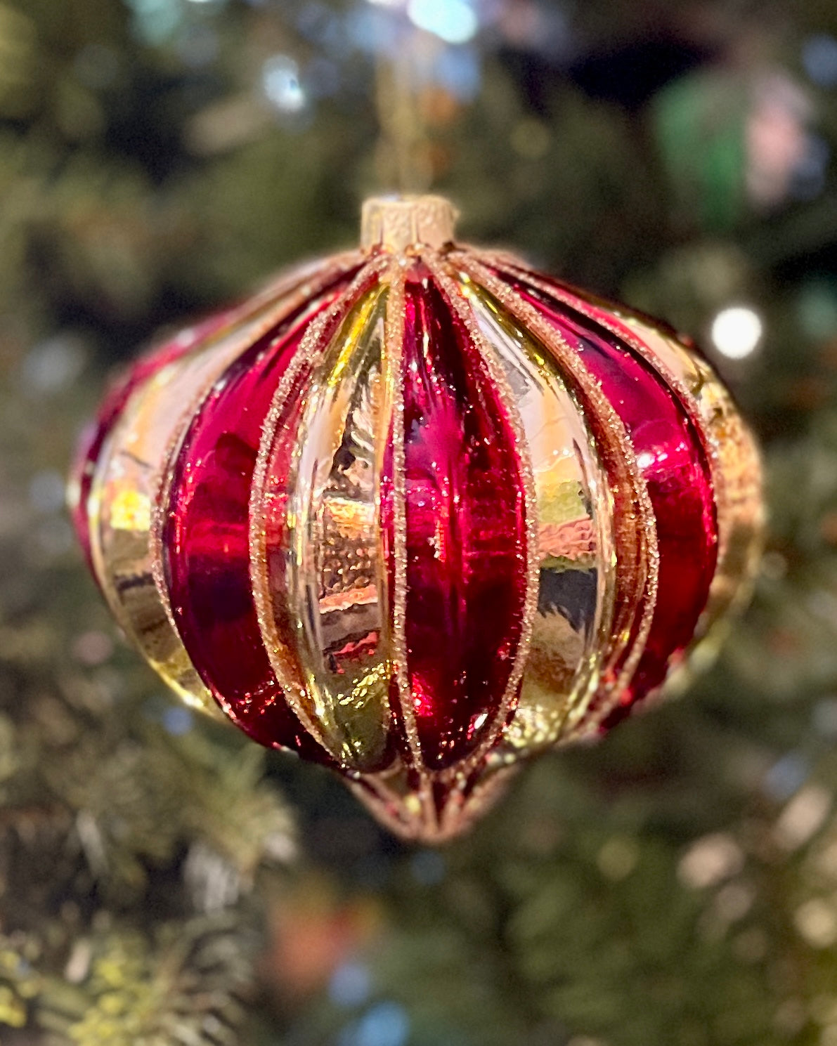 RED GOLD STRIPED ONION HANGING ORNAMENT RAM315