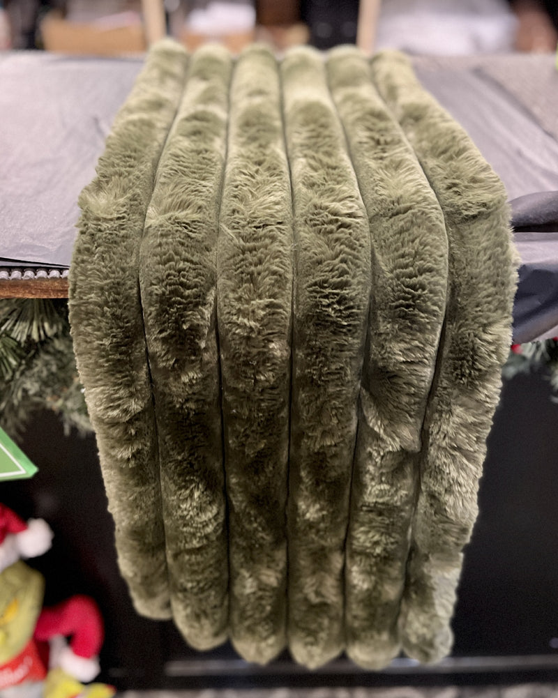 OLIVE FAUX FUR TABLE RUNNER RAY612