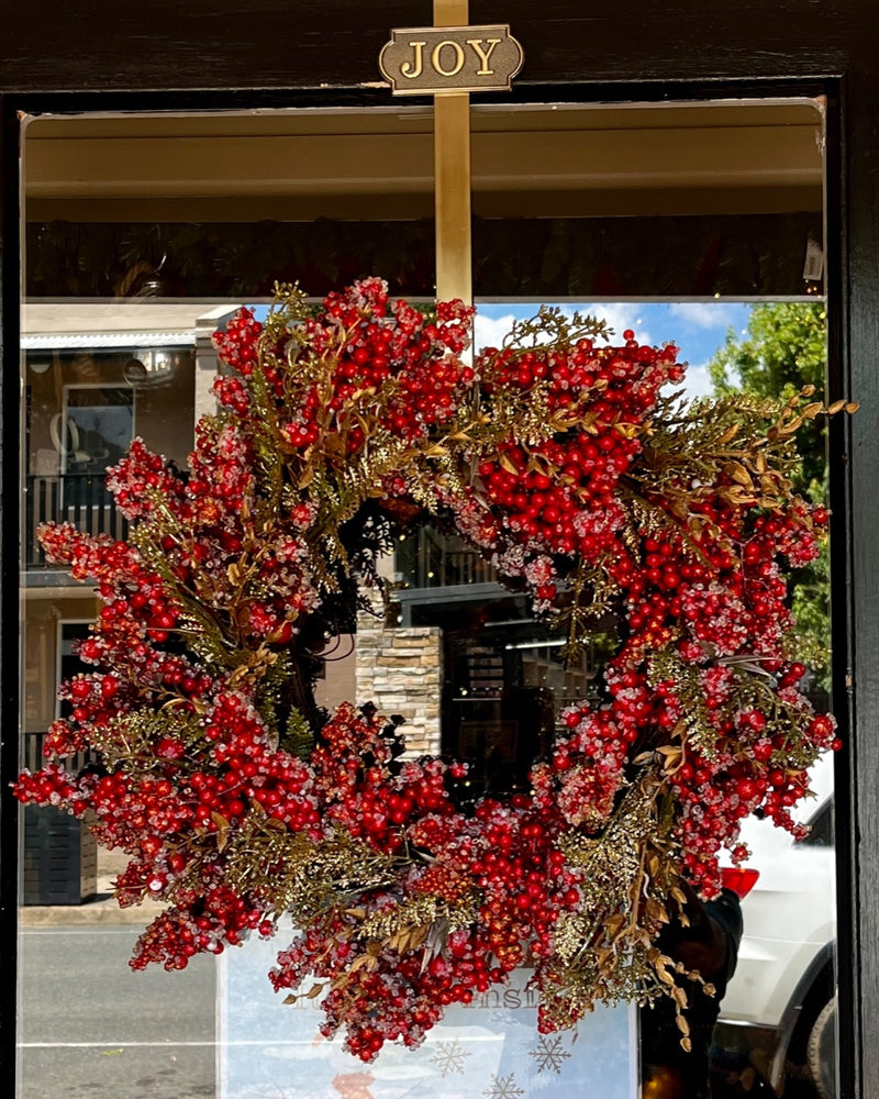 RUSTIC RED BERRY AND GOLD WREATH REA045