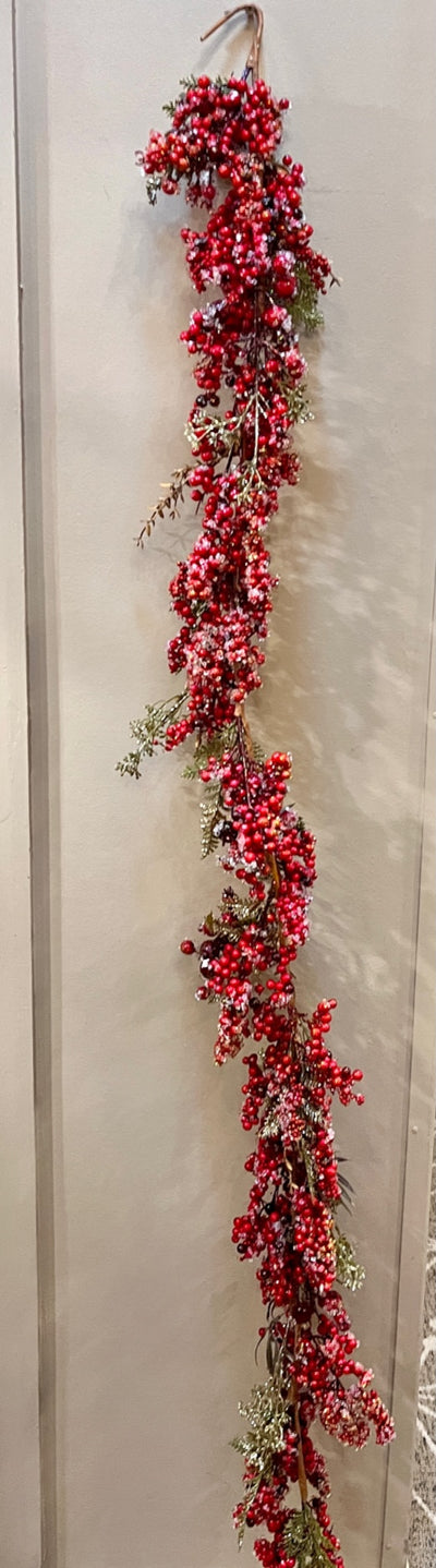 RUSTIC RED BERRY AND GOLD GARLAND REA046