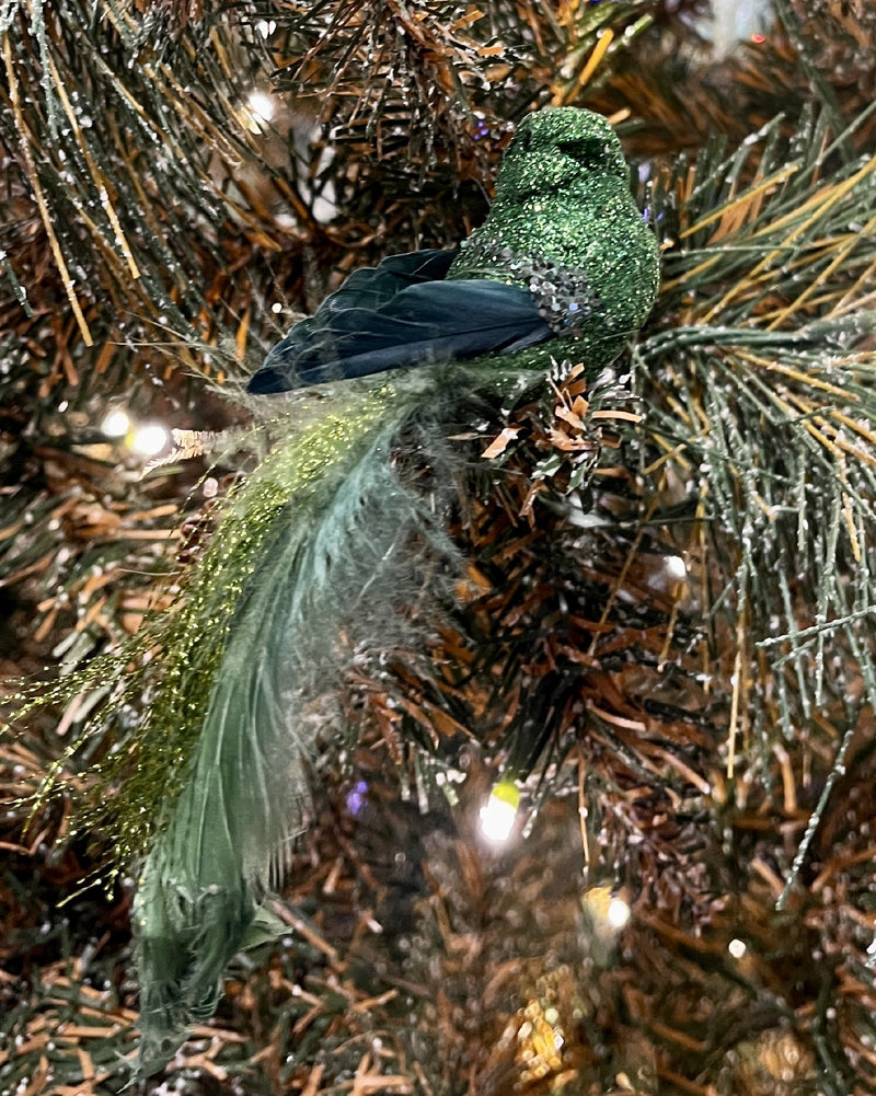 GREEN FAUX FEATHER BIRD CLIP ON RNE016