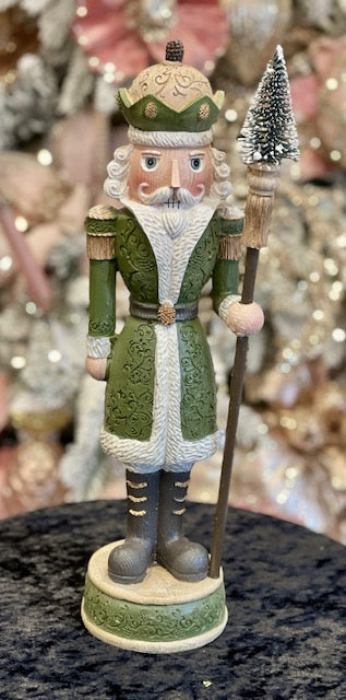 GREEN NATURAL WOODLAND NUTCRACKER RSM012