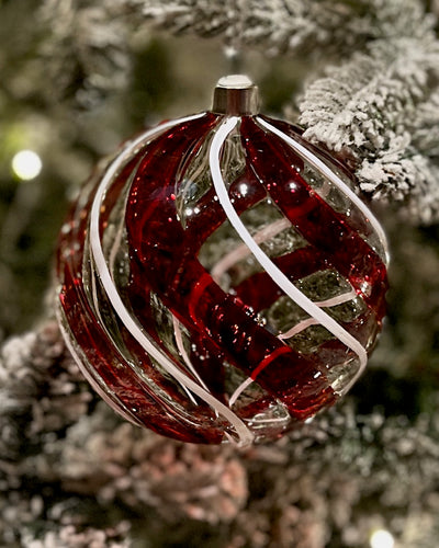 CLEAR RED SWIRL ROUND GLASS HANGING ORNAMENT RYK224