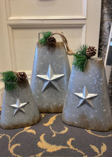 SMALL RUSTIC BELL WITH EMBOSSED STAR & SPRUCE TRIM XM1454