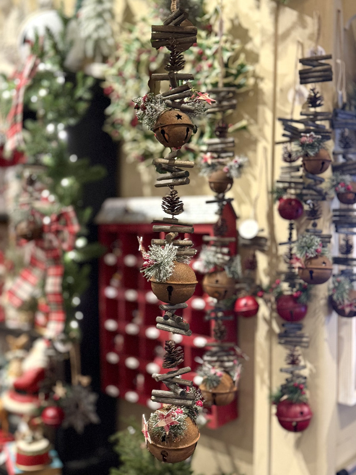 RUSTY BELL WITH PINECONE 90CM GARLAND HANGING XM1731