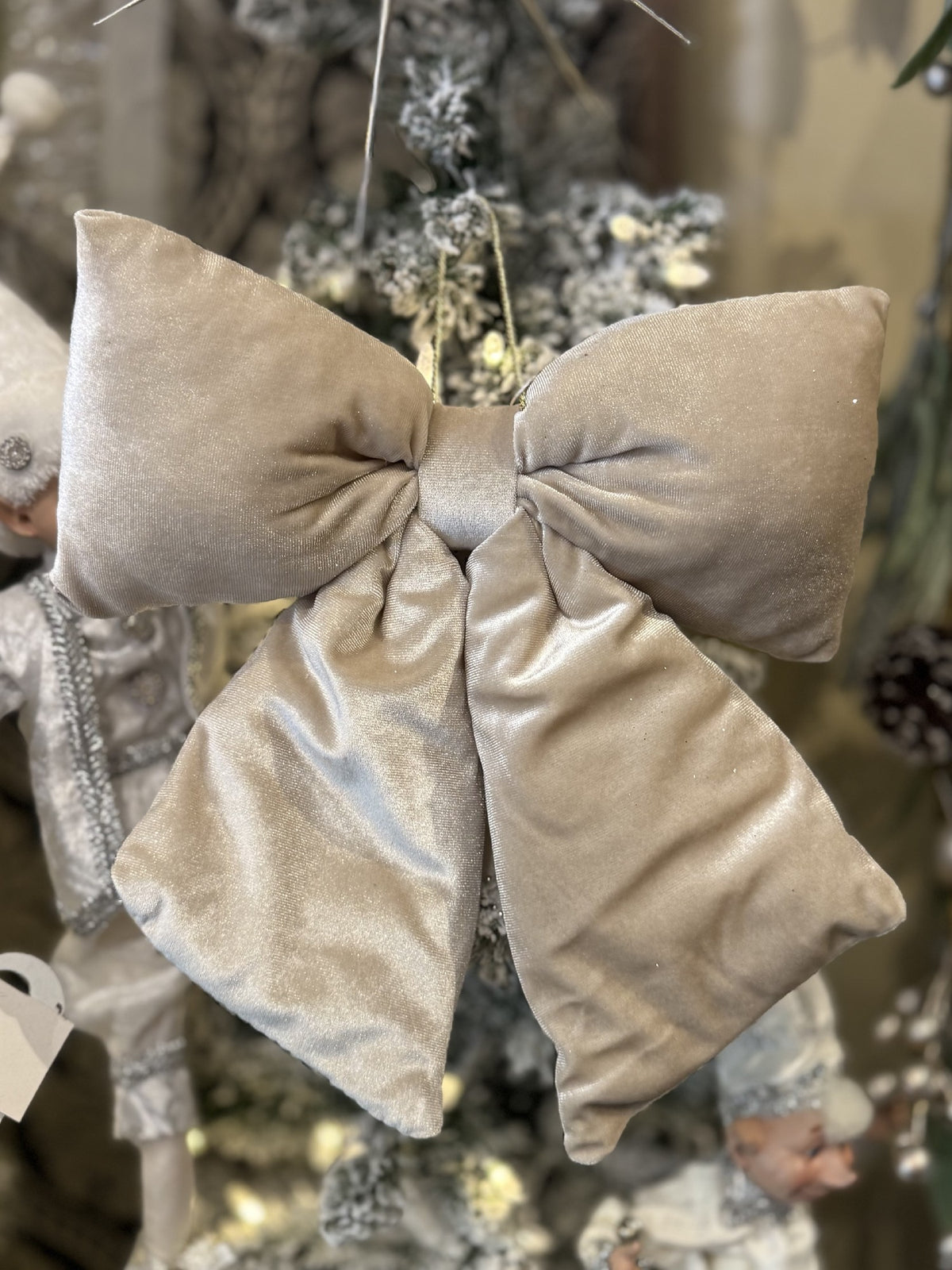 Cream Velvet Hanging Bow 30x34cm XM1275