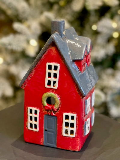 ALSACE TEA LIGHT RED COTTAGE WITH WREATH YA0064