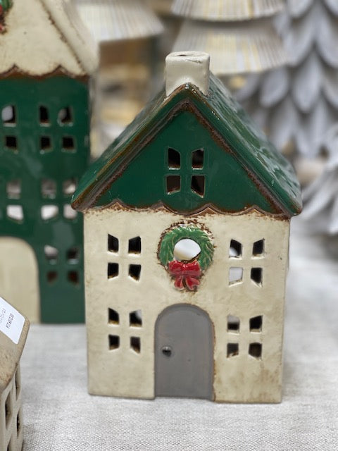 ALSACE CHRISTMAS VILLAGE SMALL GREEN HOUSE WITH WREATH YA0086