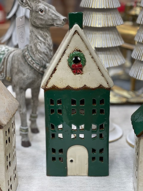 ALSACE CHRISTMAS VILLAGE LARGE GREEN HOUSE WITH WREATH YA0087