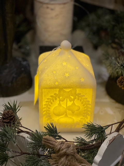 OPAQUE LED LANTERN SMALL WITH ORNAMENT WREATH DETAIL BD0009