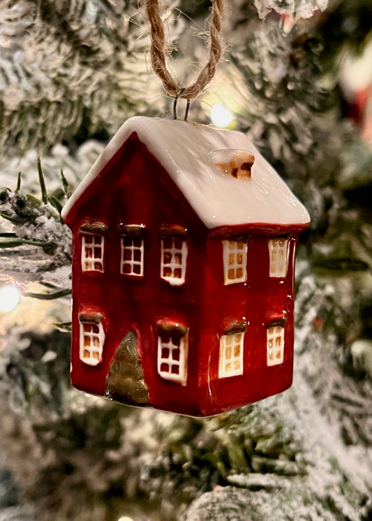 CERAMIC MINI RED HOUSE HANGING IH0008