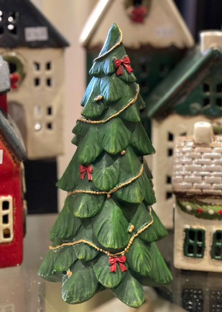 GREEN TREE WITH GOLD GARLAND & RED BOWS ER0028